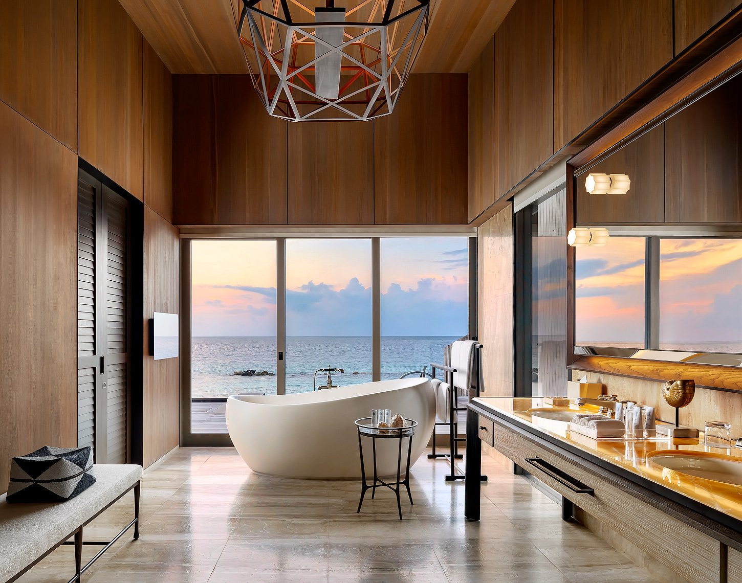 St. Regis Maldives Resort, John Jacob Astor Estate Bathroom